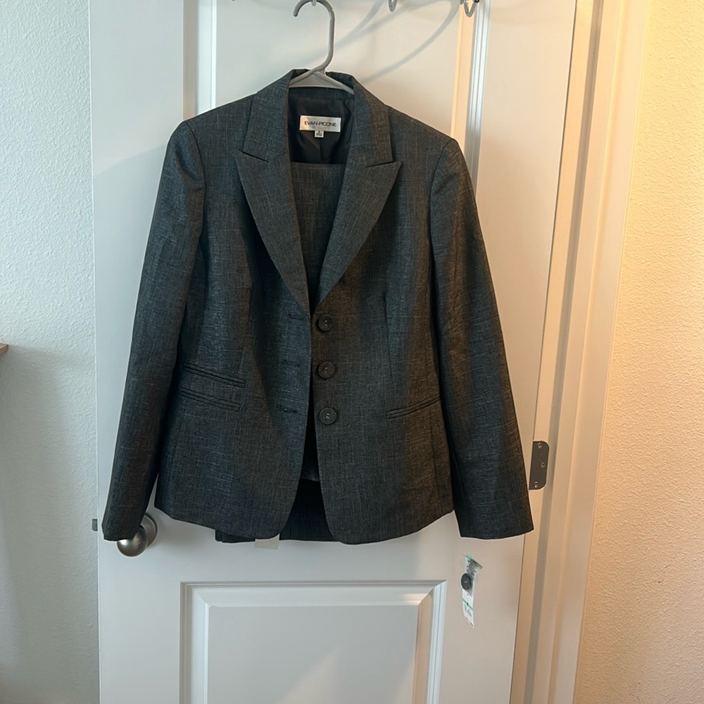 Size 8 Evan Picone dark gray 2 piece pant suit